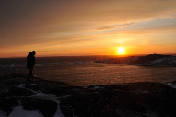 Pôr-do-sol majestoso às 10:20 da noite em Ilulissat, na Groelândia